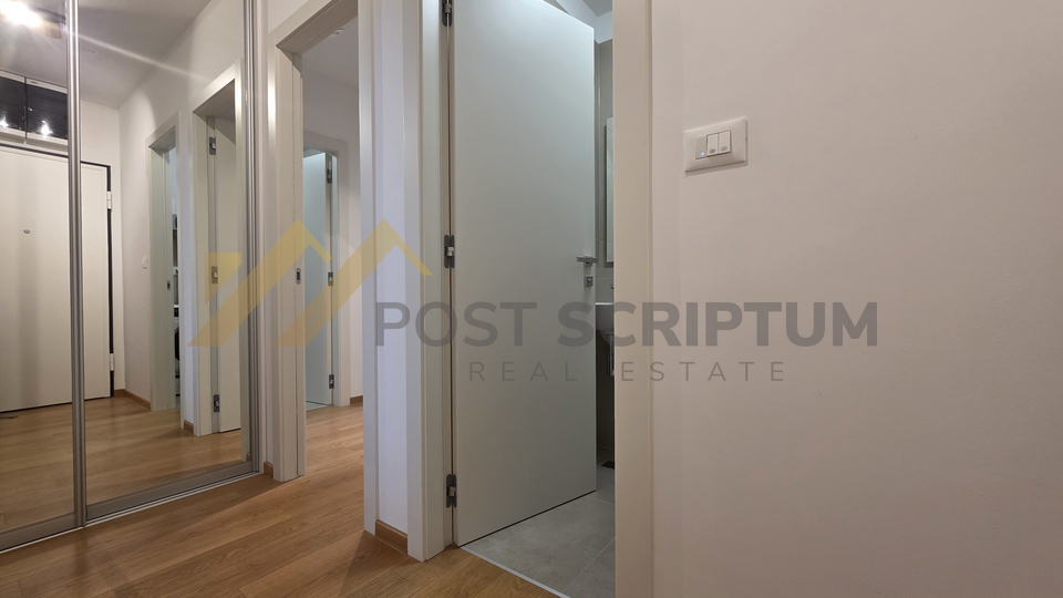 TRSTENIK&comma; PREDIVAN DVOSOBAN&comma; PARKING&comma; DUGORO&Ccaron;NO