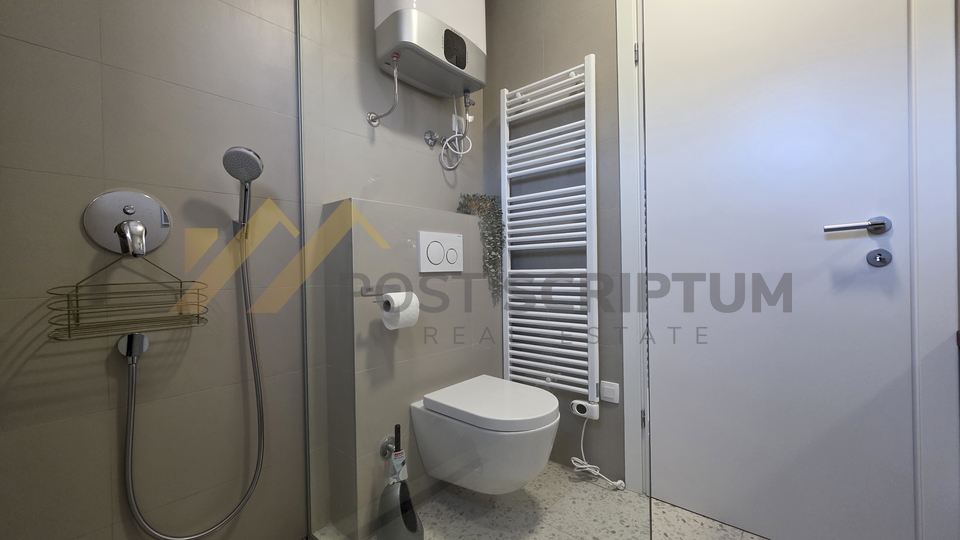 PODSTRANA&comma; PREKRASAN&comma; DVOSOBAN&comma; DUGOROCNO&comma; PARKING