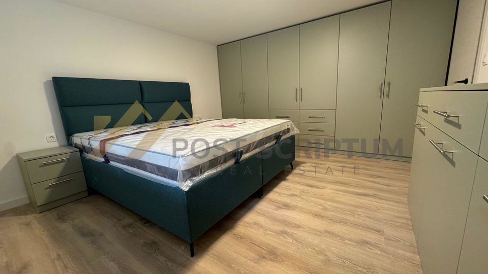 SPINUT&comma; RENOVIRAN JEDNOSOBAN&comma; DUGORO&Ccaron;AN NAJAM&comma; PRVO USELJENJE