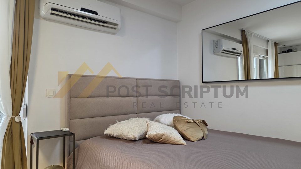 KMAN&comma; GARSONIJERA S TERASOM I VRTOM&comma; VANJSKI PARKING