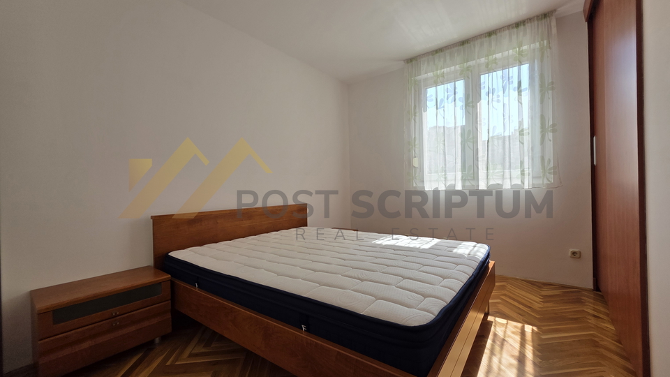 BRODARICA&comma; KOMFORAN TROSOBAN S PARKINGOM&comma; DUGORO&Ccaron;NO