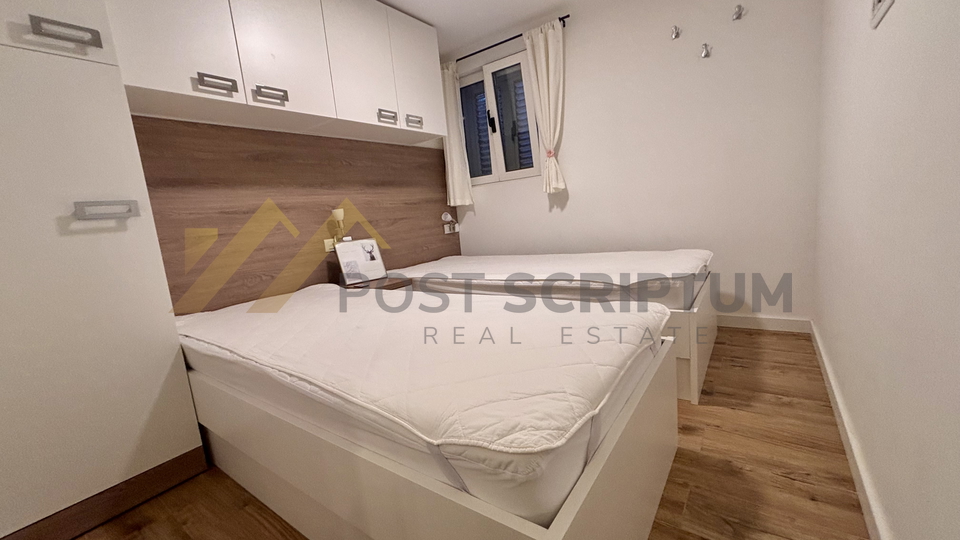 KA&Scaron;TEL STARI&comma; KU&Cacute;A S OKU&Cacute;NICOM OD 700M2&comma; VANJSKI PARKING