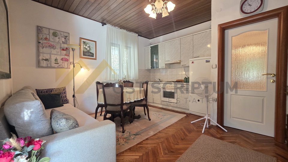 SAMOSTOJE&Cacute;A KU&Cacute;A NA DVIJE ETA&Zcaron;E&comma; BLIZINA MORA