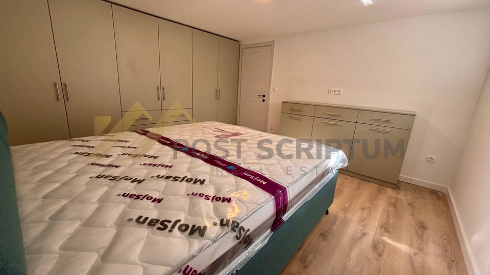 SPINUT&comma; RENOVIRAN JEDNOSOBAN&comma; DUGORO&Ccaron;AN NAJAM&comma; PRVO USELJENJE