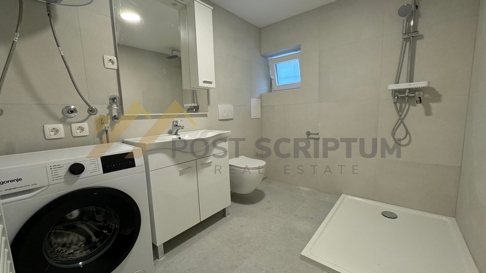 SPINUT&comma; RENOVIRAN JEDNOSOBAN&comma; DUGORO&Ccaron;AN NAJAM&comma; PRVO USELJENJE