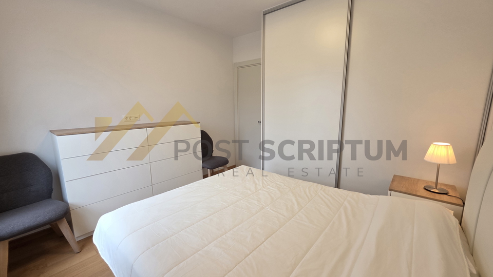 TRSTENIK&comma; PREDIVAN DVOSOBAN&comma; PARKING&comma; DUGORO&Ccaron;NO