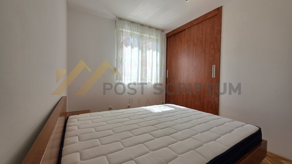 BRODARICA&comma; KOMFORAN TROSOBAN S PARKINGOM&comma; DUGORO&Ccaron;NO