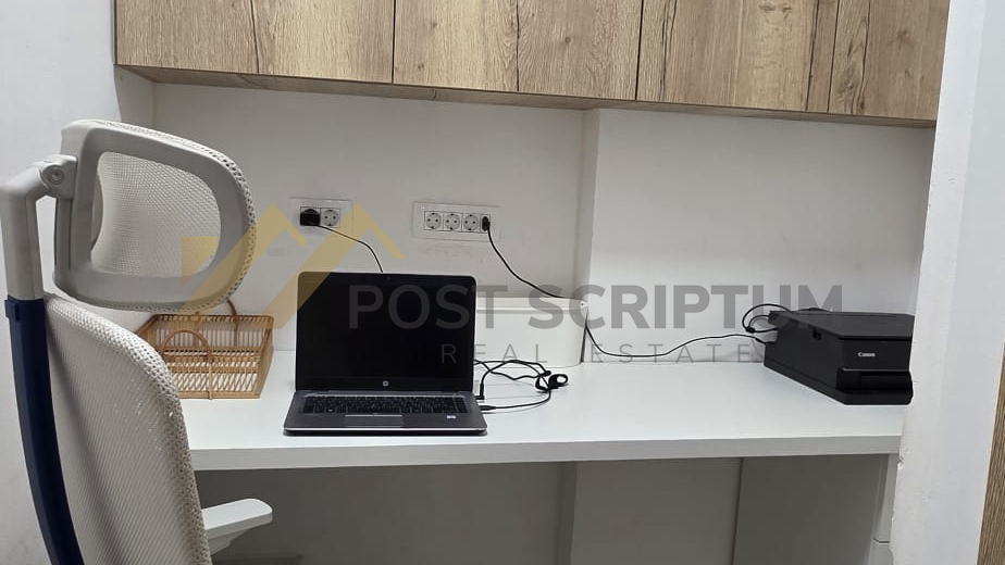 SPINUT&comma;  LIJEP TROSOBAN NA DVIJE ETA&Zcaron;E