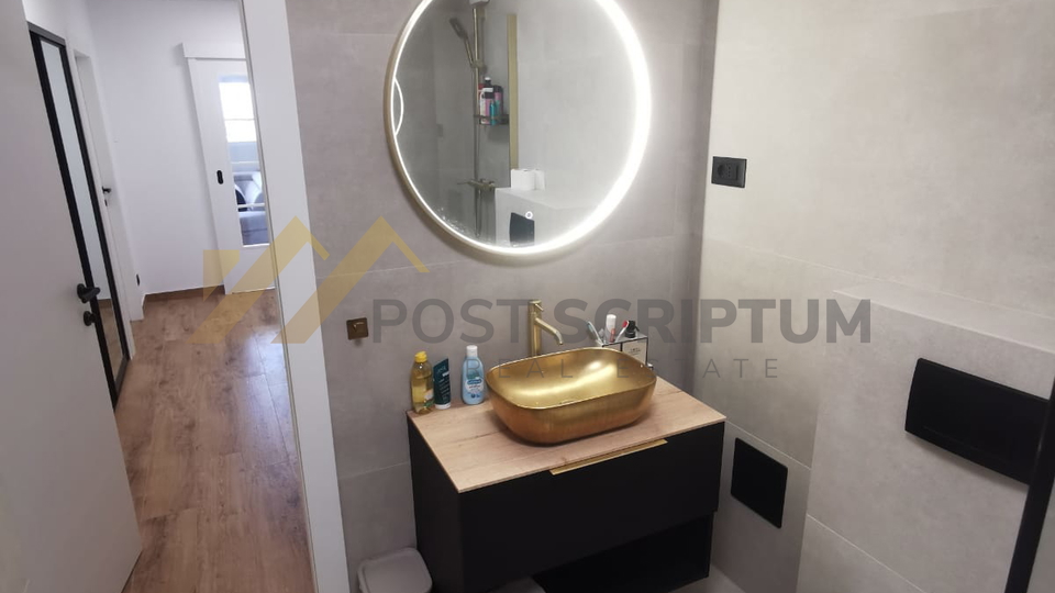 SPLIT 3&comma; KRSTARICA&comma; RENOVIRAN DVOSOBAN