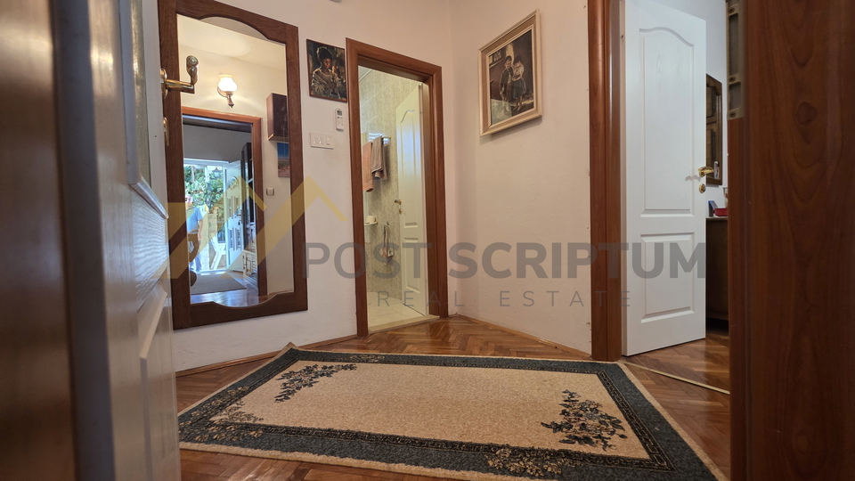 SAMOSTOJE&Cacute;A KU&Cacute;A NA DVIJE ETA&Zcaron;E&comma; BLIZINA MORA