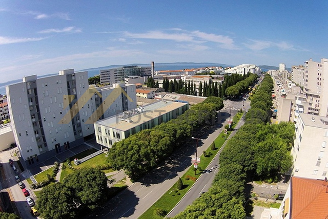 Commercial Property, 100 m2, For Rent, Split - Trstenik