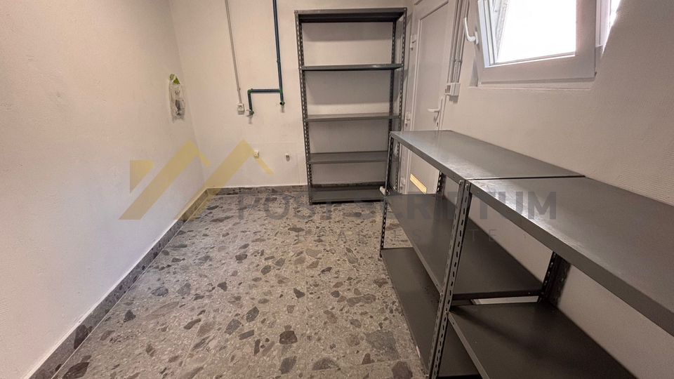 SPINUT&comma; RENOVIRAN JEDNOSOBAN&comma; DUGORO&Ccaron;AN NAJAM&comma; PRVO USELJENJE