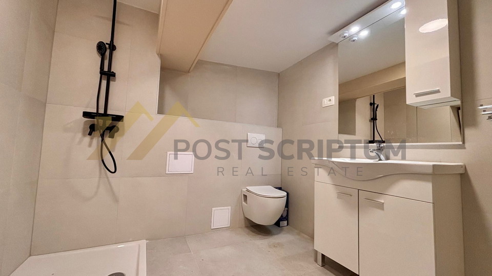 SPINUT&comma; RENOVIRAN JEDNOSOBAN&comma; DUGORO&Ccaron;AN NAJAM&comma; PRVO USELJENJE