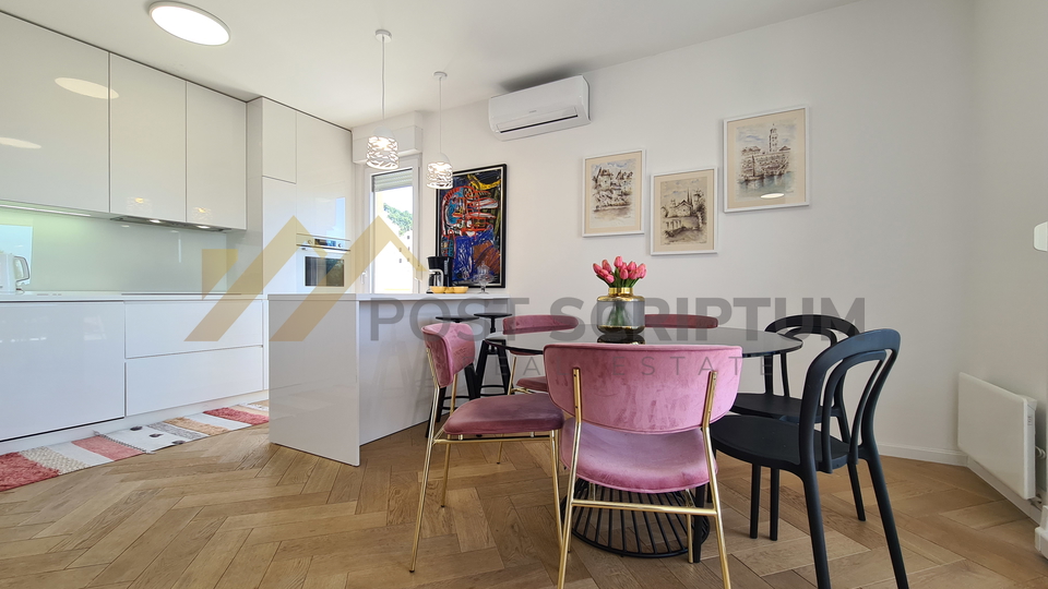 EXCELLENT TWO BEDROOM WITH SEA VIEW, AVAILABLE FOR THE LONG TERM