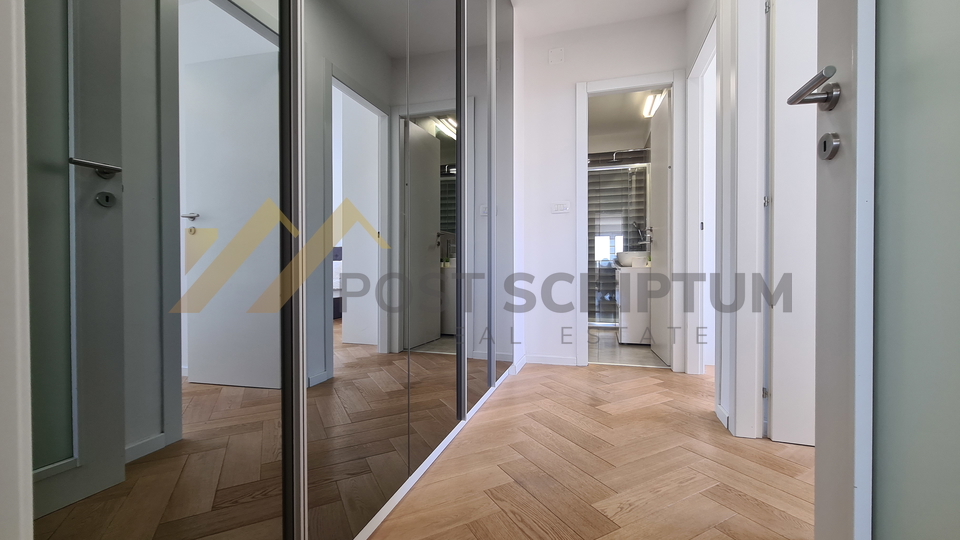 EXCELLENT TWO BEDROOM WITH SEA VIEW, AVAILABLE FOR THE LONG TERM