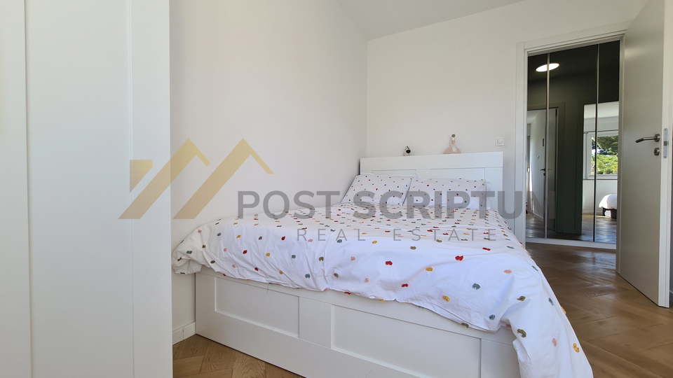 EXCELLENT TWO BEDROOM WITH SEA VIEW, AVAILABLE FOR THE LONG TERM