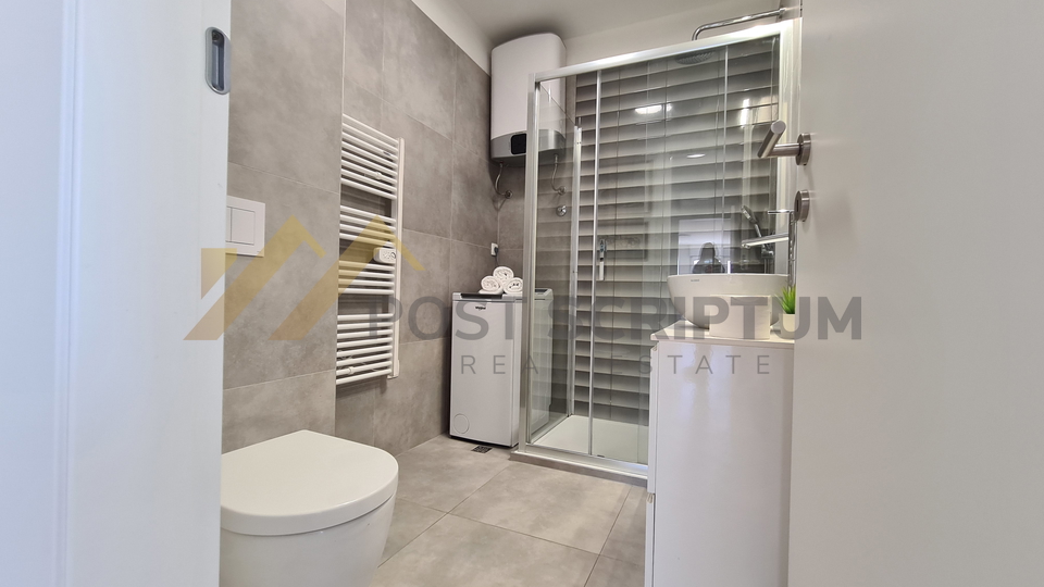 EXCELLENT TWO BEDROOM WITH SEA VIEW, AVAILABLE FOR THE LONG TERM