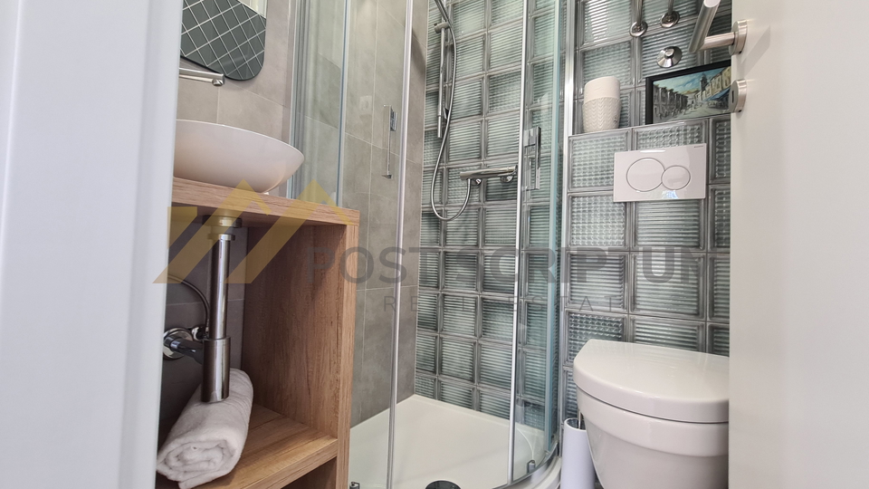 EXCELLENT TWO BEDROOM WITH SEA VIEW, AVAILABLE FOR THE LONG TERM