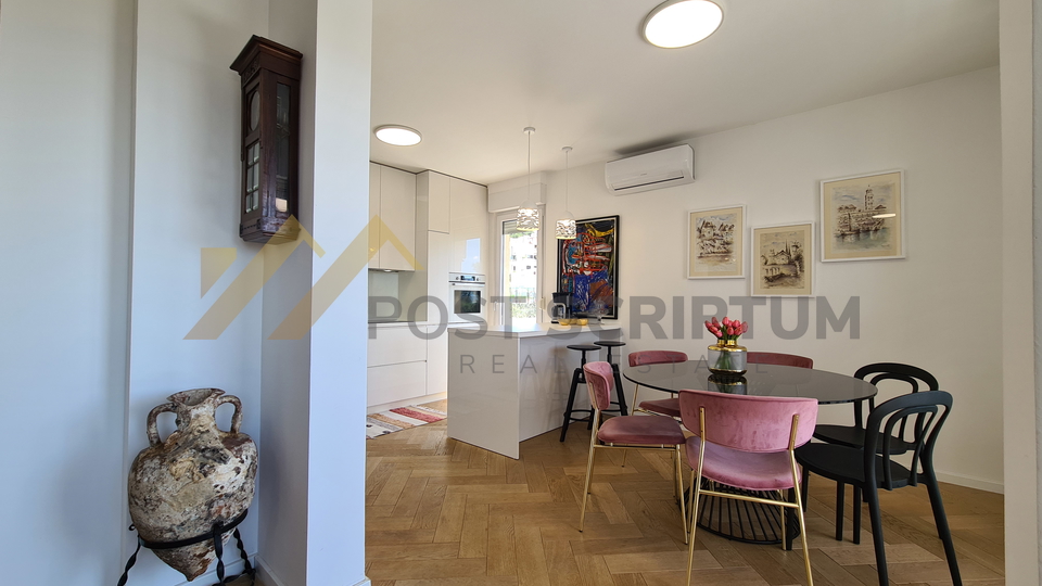 EXCELLENT TWO BEDROOM WITH SEA VIEW, AVAILABLE FOR THE LONG TERM