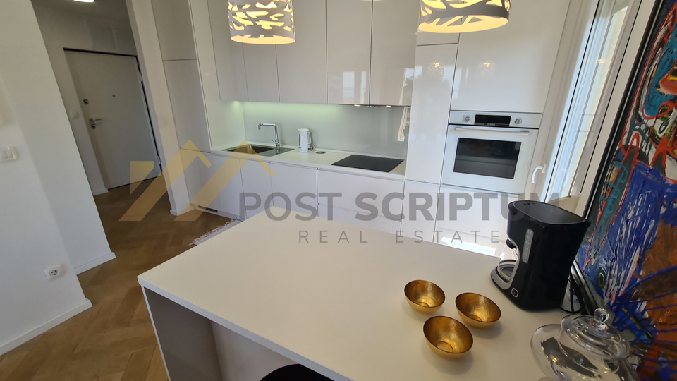 EXCELLENT TWO BEDROOM WITH SEA VIEW, AVAILABLE FOR THE LONG TERM