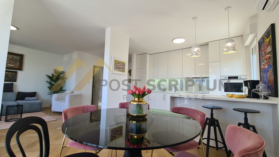 EXCELLENT TWO BEDROOM WITH SEA VIEW, AVAILABLE FOR THE LONG TERM