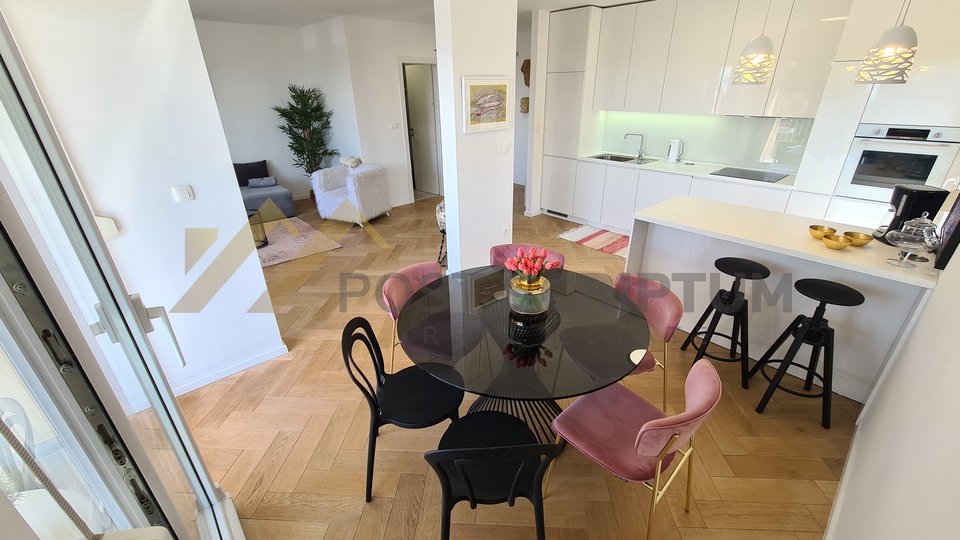 EXCELLENT TWO BEDROOM WITH SEA VIEW, AVAILABLE FOR THE LONG TERM