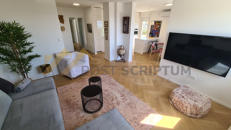 EXCELLENT TWO BEDROOM WITH SEA VIEW, AVAILABLE FOR THE LONG TERM