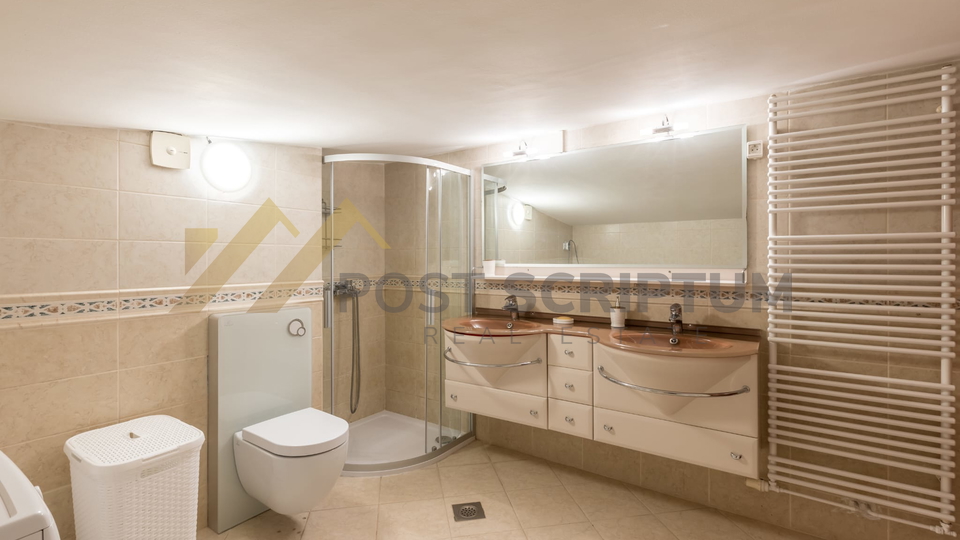 ŽNJAN, MODERN TWO FLOOR  APARTMENT BY THE SEA