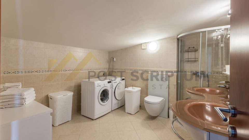 ŽNJAN, MODERN TWO FLOOR  APARTMENT BY THE SEA