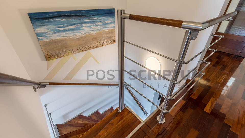 ŽNJAN, MODERN TWO FLOOR  APARTMENT BY THE SEA