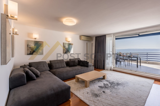 PRVI RED UZ MORE, DVOETAŽAN TROSOBAN S PARKING MJESTOM, DUGOROČNO