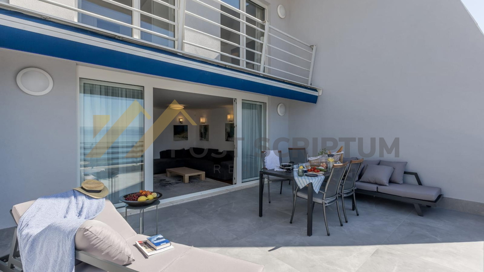 ŽNJAN, MODERN TWO FLOOR  APARTMENT BY THE SEA