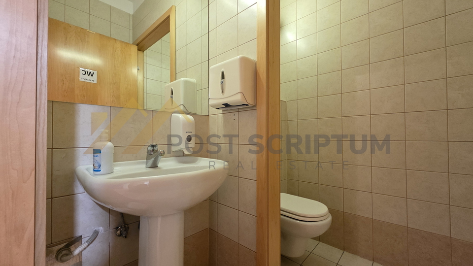 ZVONIMIROVA&comma; POSLOVNI PROSTOR&comma; 80M2&comma; 1&period;KAT