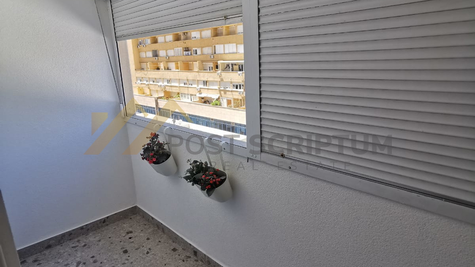 SPLIT 3&comma; KRSTARICA&comma; RENOVIRAN DVOSOBAN