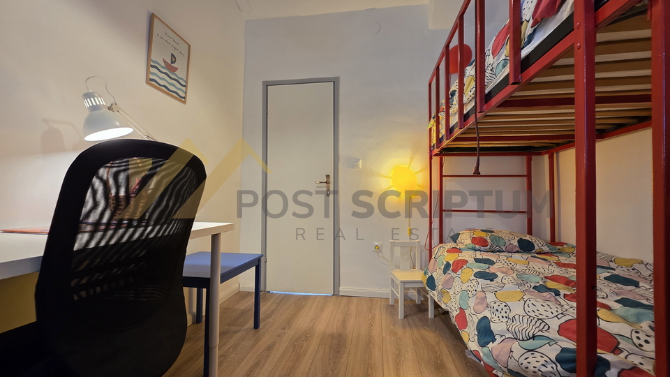 PRIVOR&comma; VIKEND KU&Cacute;A NA KAT S KONOBOM i VRTOM