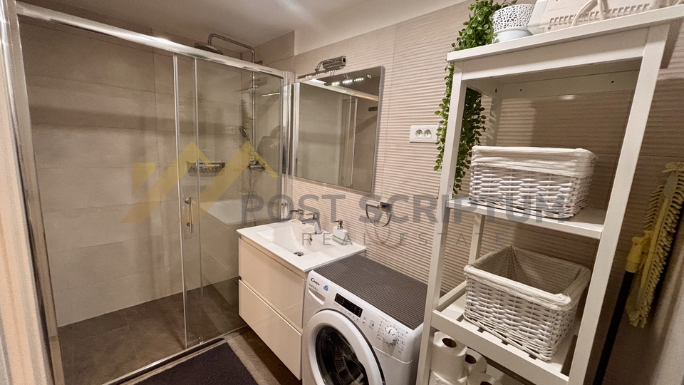 KA&Scaron;TEL STARI&comma; KU&Cacute;A S OKU&Cacute;NICOM OD 700M2&comma; VANJSKI PARKING