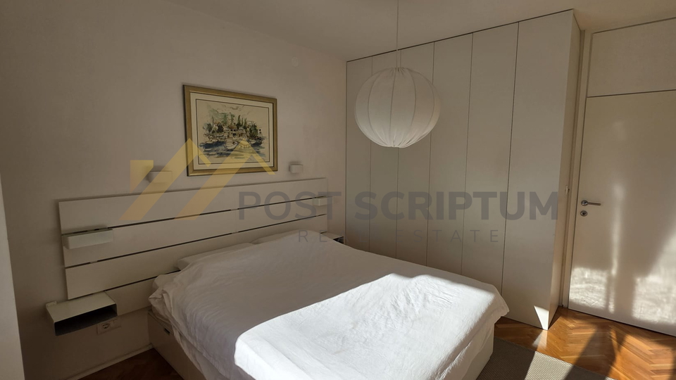 SPINUT&comma;  LIJEP TROSOBAN NA DVIJE ETA&Zcaron;E