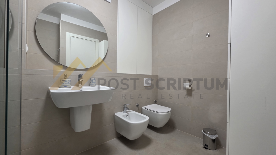 TRSTENIK&comma; PREDIVAN DVOSOBAN&comma; PARKING&comma; DUGORO&Ccaron;NO