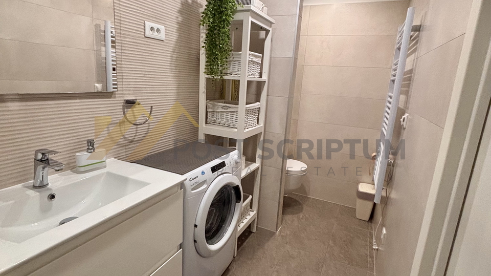 KA&Scaron;TEL STARI&comma; KU&Cacute;A S OKU&Cacute;NICOM OD 700M2&comma; VANJSKI PARKING