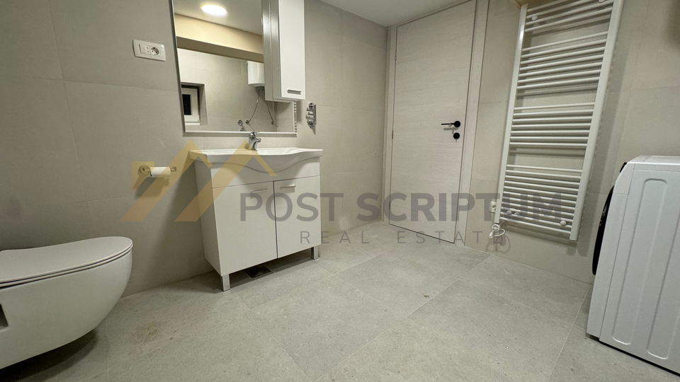 SPINUT&comma; RENOVIRAN JEDNOSOBAN&comma; DUGORO&Ccaron;AN NAJAM&comma; PRVO USELJENJE