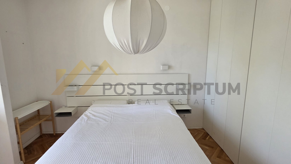 SPINUT&comma;  LIJEP TROSOBAN NA DVIJE ETA&Zcaron;E