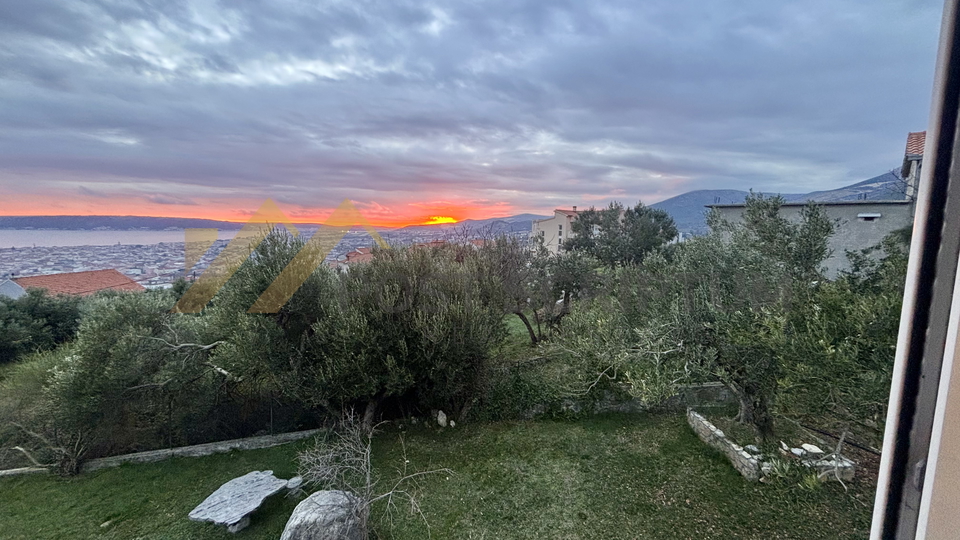KA&Scaron;TEL STARI&comma; KU&Cacute;A S OKU&Cacute;NICOM OD 700M2&comma; VANJSKI PARKING