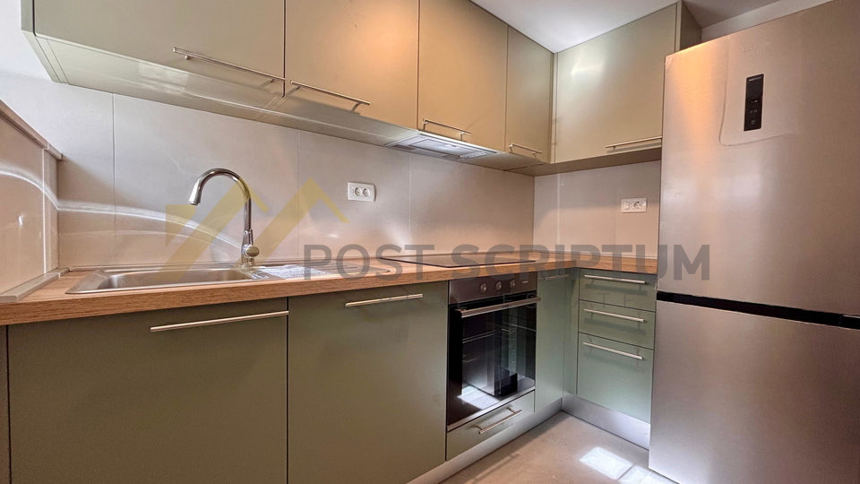 SPINUT&comma; RENOVIRAN JEDNOSOBAN&comma; DUGORO&Ccaron;AN NAJAM&comma; PRVO USELJENJE