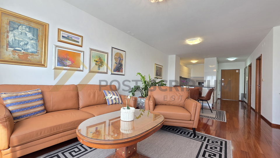 FIRULE&comma; BEAUTIFUL COMFORTABLE TWO BEDROOM APARTMENT