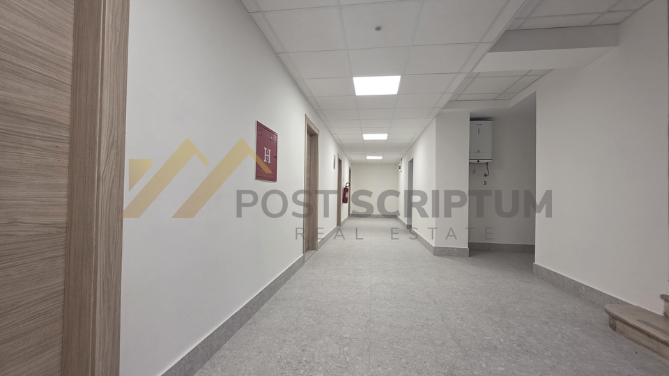 GRAD&comma; POSLOVNO-UREDSKI PROSTOR&comma; ZGRADA LAV&Ccaron;EVI&Cacute;