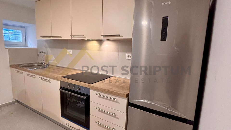 SPINUT&comma; RENOVIRAN JEDNOSOBAN&comma; DUGORO&Ccaron;AN NAJAM&comma; PRVO USELJENJE