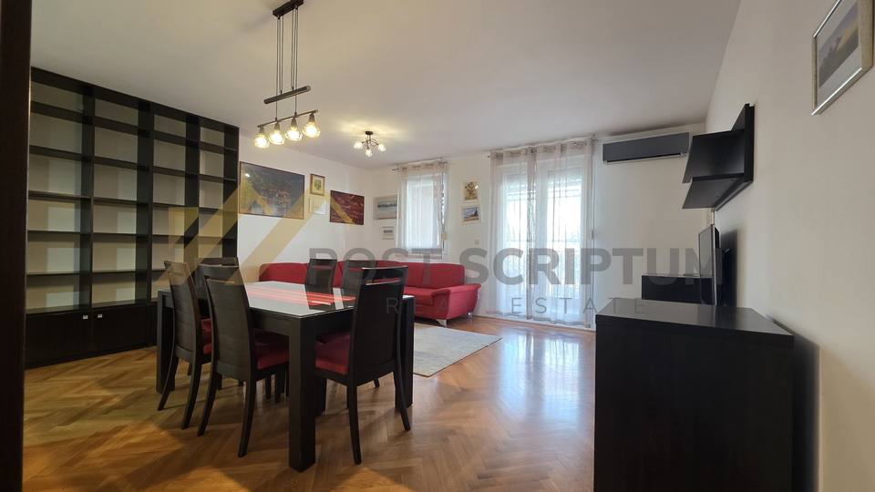 BRODARICA&comma; KOMFORAN TROSOBAN S PARKINGOM&comma; DUGORO&Ccaron;NO