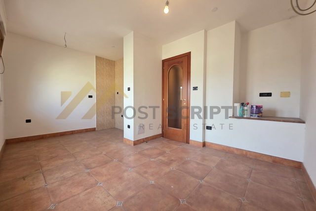 ZAKUP, UREDSKI PROSTOR S TERASOM, LOVRET