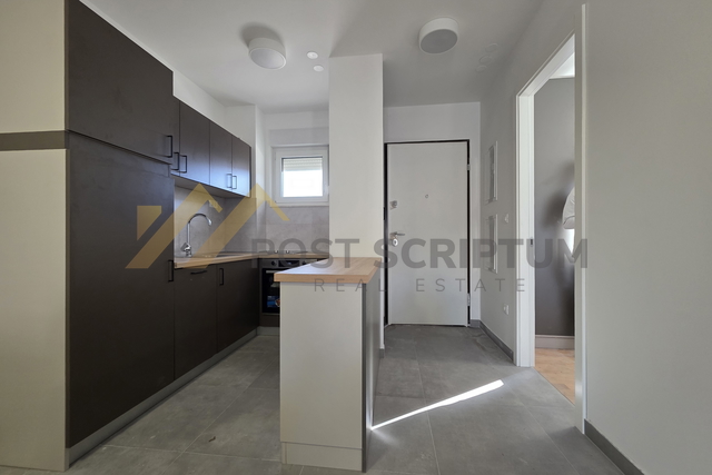 PRVO USELJENJE, DVOSOBAN S PATKINGOM U GARAŽI