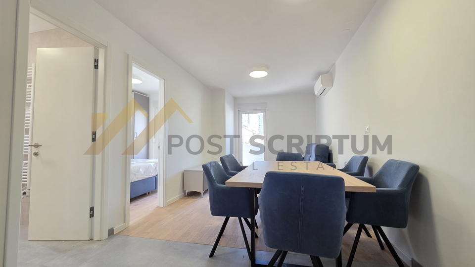 PRVO USELJENJE, DVOSOBAN S PATKINGOM U GARAŽI